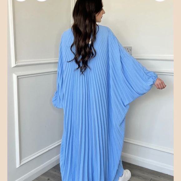 Elegant Blue Pleated Women's Dress - Picture 3 of 5